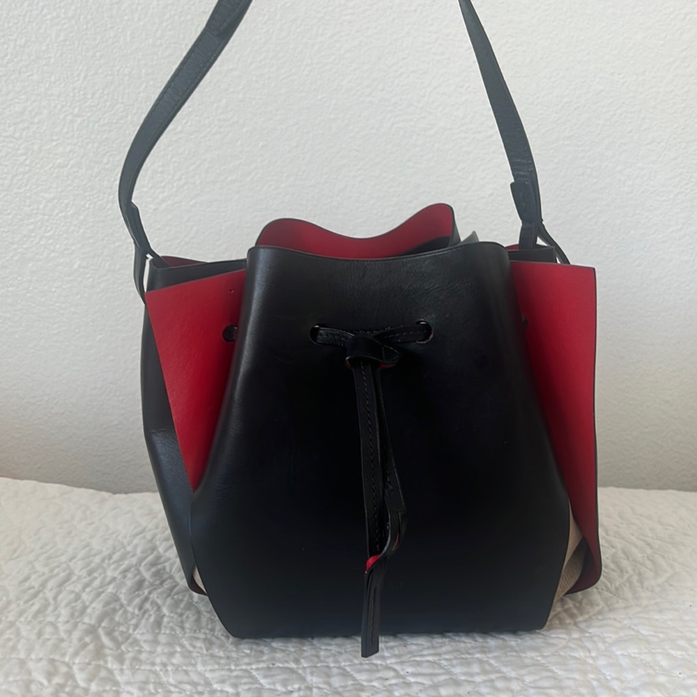 Linjer Black/Red Tulip Bag